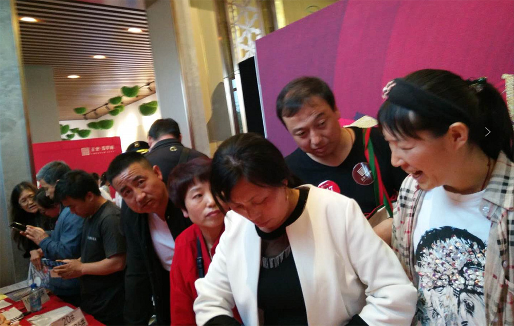 正業(yè)翡翠城首次開(kāi)盤熱銷2.8億，火爆場(chǎng)面震驚葫蘆島樓市(圖4)