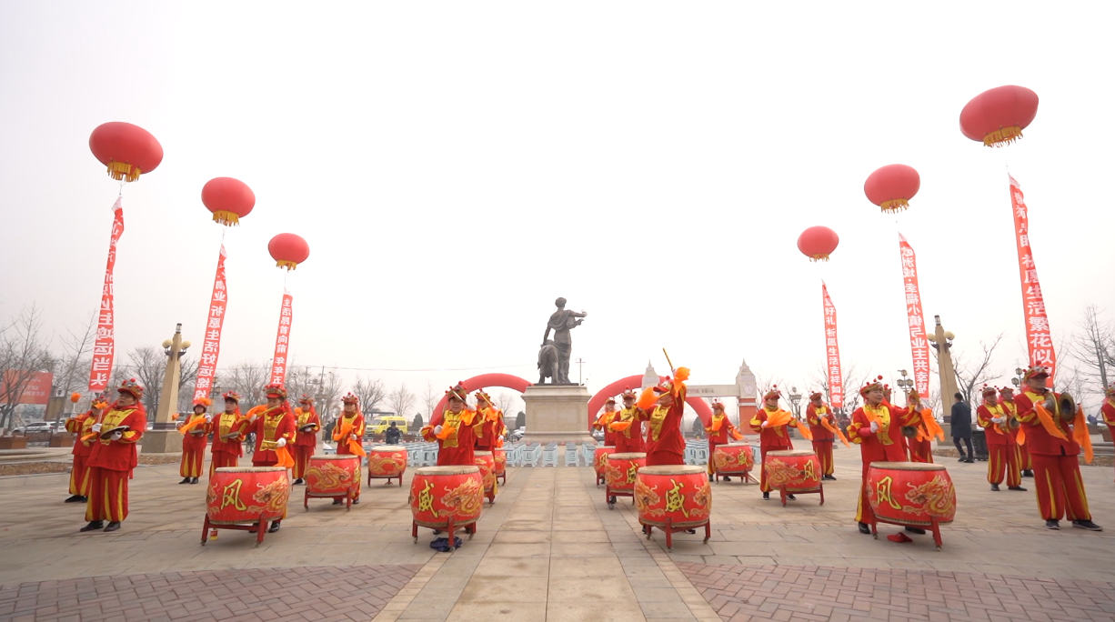 龍?zhí)ь^賞舞獅，二月二齊聚歐洲城·幸福小鎮(zhèn)(圖1)