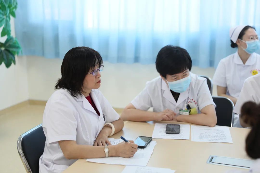 全省首家！中國醫(yī)科大學附屬第一醫(yī)院專家來“查房”，家門口享國內(nèi)優(yōu)質(zhì)醫(yī)療資源！(圖3)