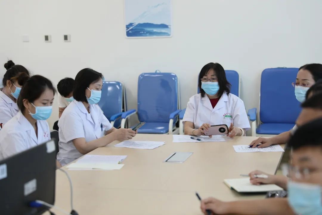 全省首家！中國醫(yī)科大學附屬第一醫(yī)院專家來“查房”，家門口享國內(nèi)優(yōu)質(zhì)醫(yī)療資源！(圖2)