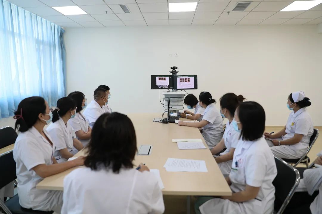 全省首家！中國醫(yī)科大學附屬第一醫(yī)院專家來“查房”，家門口享國內(nèi)優(yōu)質(zhì)醫(yī)療資源！(圖1)