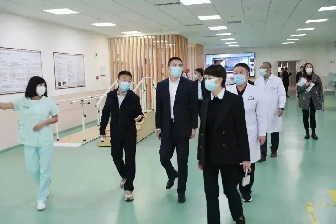 龍港區(qū)人大、區(qū)政府領(lǐng)導(dǎo)一行視察調(diào)研龍港國際醫(yī)療健康產(chǎn)業(yè)園(圖6)
