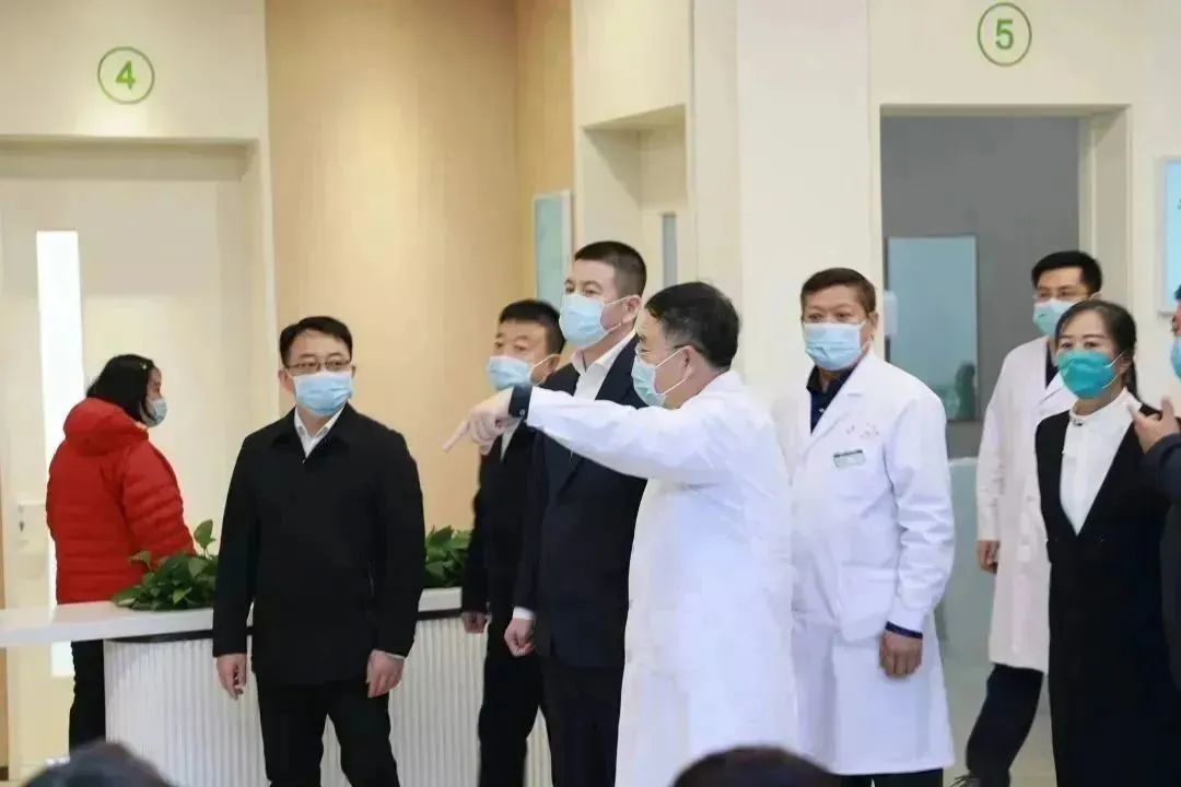 龍港區(qū)人大、區(qū)政府領(lǐng)導(dǎo)一行視察調(diào)研龍港國際醫(yī)療健康產(chǎn)業(yè)園(圖5)