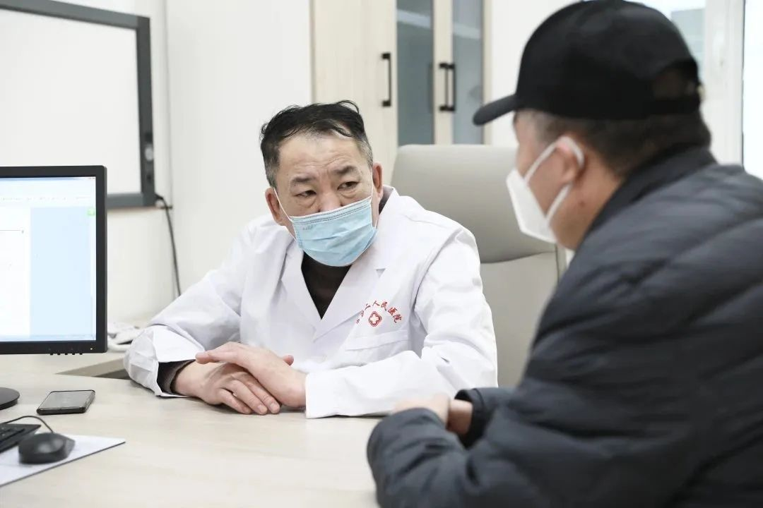 患者如潮，就診場面火爆！市二院著名專家診區(qū)百余位專家陸續(xù)來院出診(圖4)