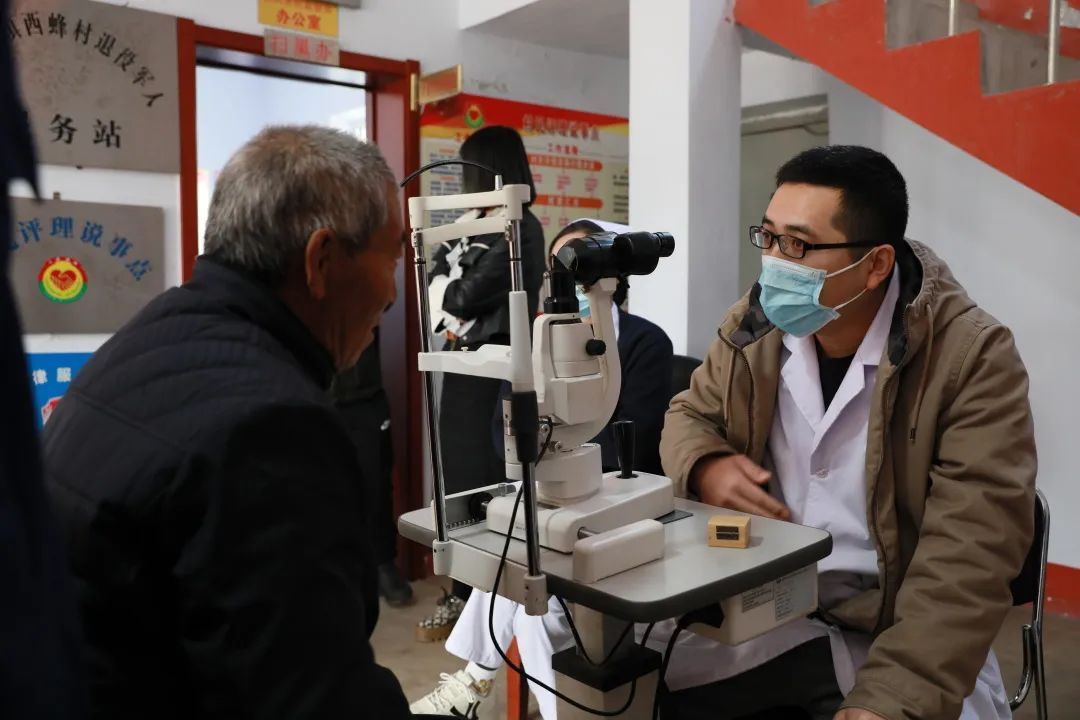 踐行黨的二十大精神，市二院黨員開展大型公益出診！(圖6)